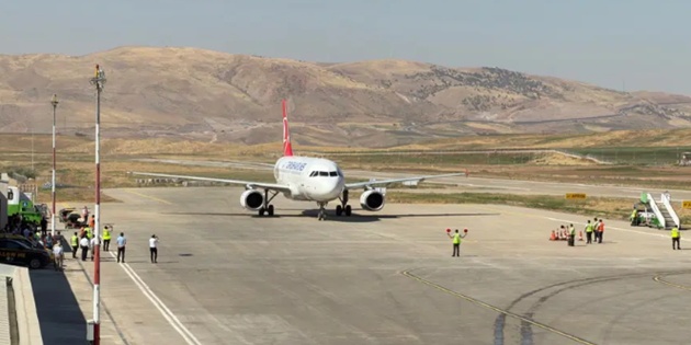 Çalışmalar Bitti Havalimanı Yeniden Açıldı, İlk Uçak İstanbul’dan Geldi